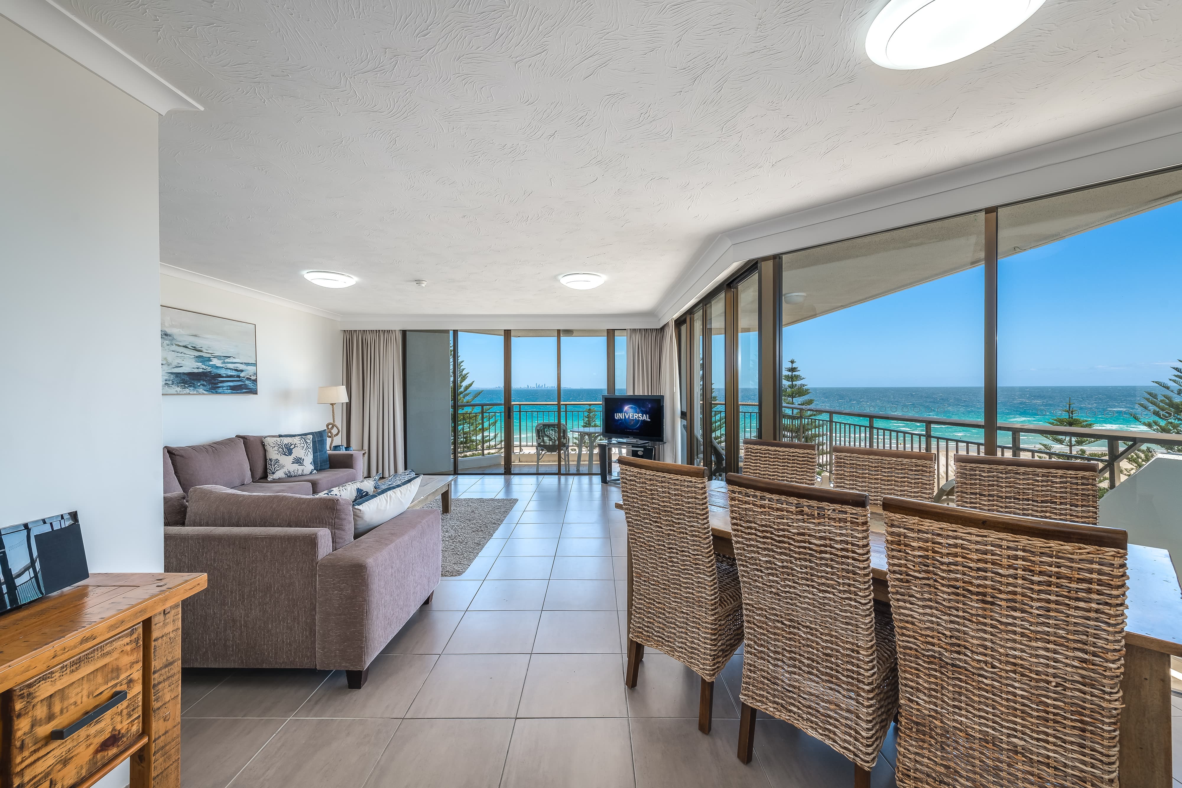 Beachfront Accommodation Coolangatta | Bayview Apartments