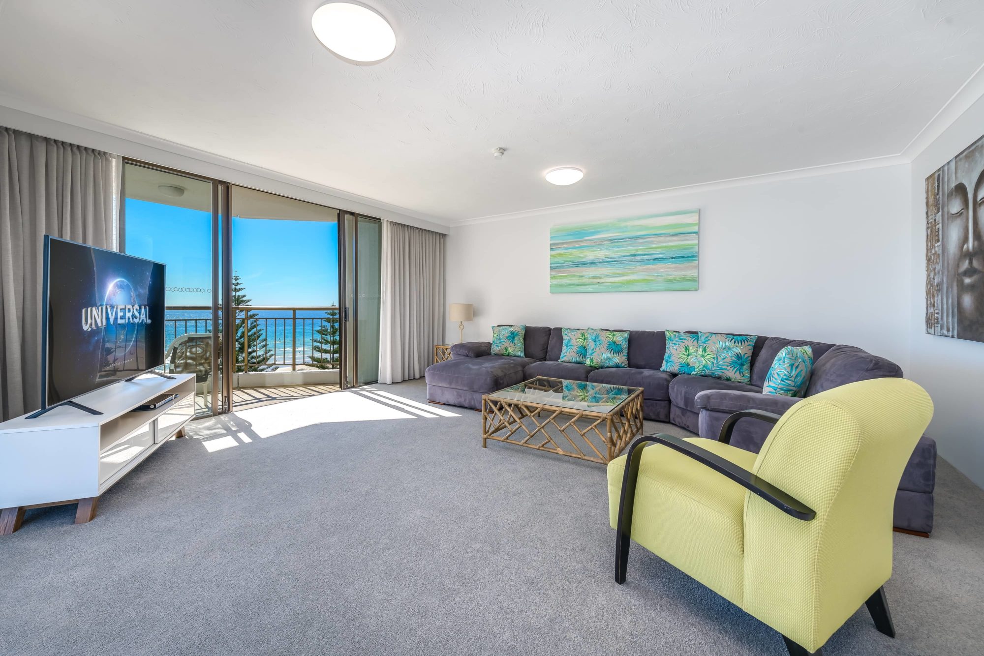 Beachfront Accommodation Coolangatta | Bayview Apartments